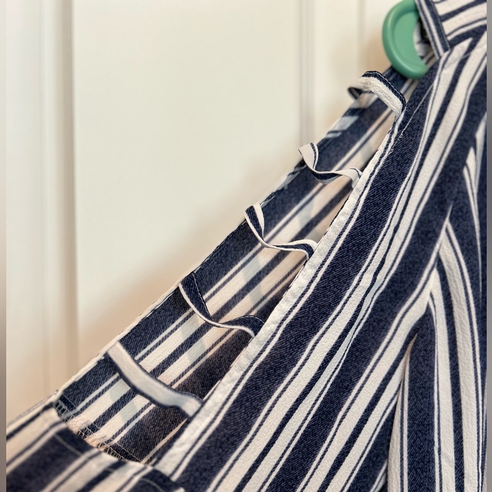 Jennifer Lopez Striped Navy and White Women's Size Medium Top - Picture 3 of 5